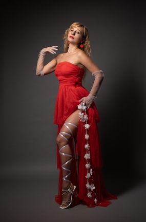 性感红色连衣裙gogo人体艺术美女图片